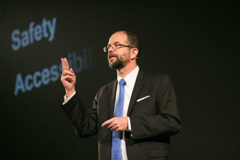 トヨタがブロックチェーン導入のためMITメディア・ラボと提携、自動運転車の開発に向けて