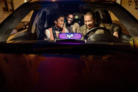 Uberの宿敵「Lyft」の戦略は異業種コラボ。ディズニーやタコベルと提携する狙いは？