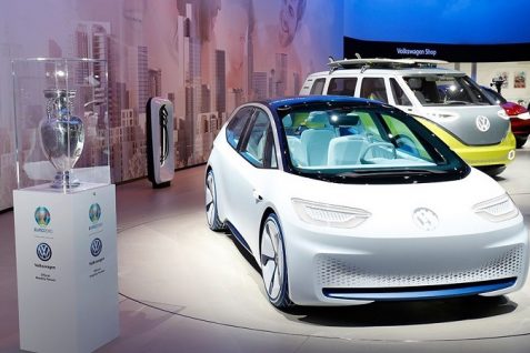 VW、ベンツ、BMWーーいよいよ本格化する「EVシフト」の現状