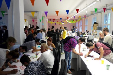 難民にプログラミングの学習支援を。ザッカーバーグも注目するベルリンの“難民のための学校”