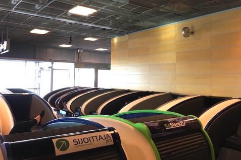 空港の待ち時間で一眠り。世界の空港で急増する「スリープポッド」って？