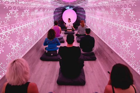 NYに“移動式瞑想スタジオ”が登場。未来の都市では「移動するサービス」が当たり前に？