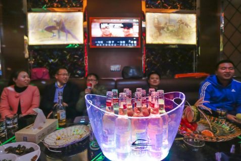 変わる中国の大量飲酒文化、ミレニアル世代が切り開く健康飲酒の新トレンド