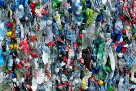 プラスチックごみを有用な製品に変身――環境汚染解決の切り札となるか？