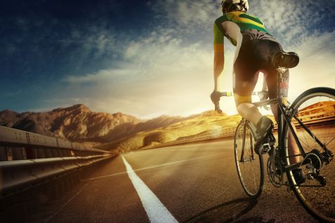 なぜ、500キロ以上を走破する過酷なツアーが人気沸騰？ 観光新市場「サイクリング・バケーション」とは