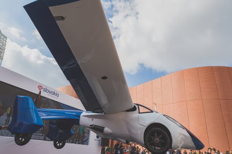 スロバキアの空飛ぶ自動車AeroMobil、ターゲットは巨大な中国市場