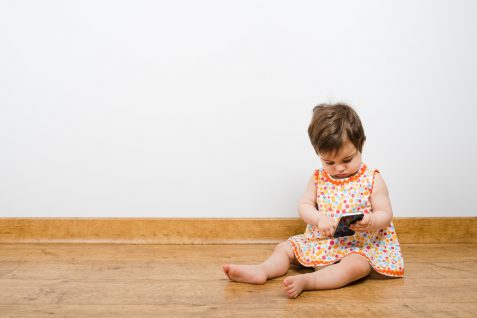 育児中は「44日間分」の睡眠時間を奪われる。デジタル世代の親たちが支持する最近ベビーテック5選【2019年CESより】