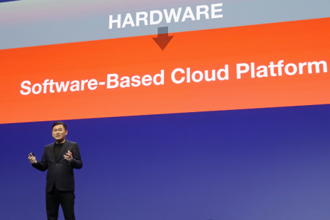 最後発でも自信満々、ドコモ、auも警戒する楽天モバイルの勝算