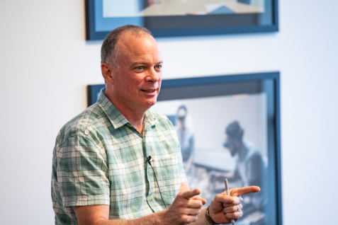 マイクロソフトがホロレンズで狙う、スマートフォンの次のビッグシング