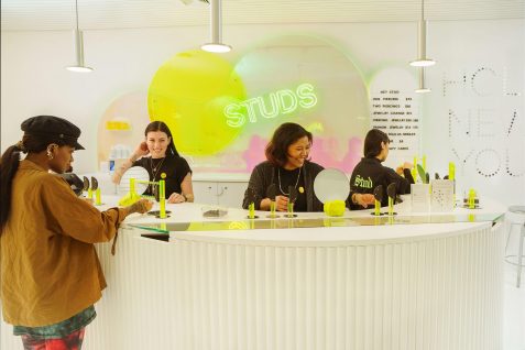 「店舗で穴あけ・ネットで購入」NY発・OMO型ピアスブランドが提案するZ世代向け新消費体験