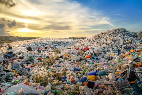 プラスチックごみを巡る貿易戦争勃発か？ 中国のごみ輸入禁止とその世界的影響