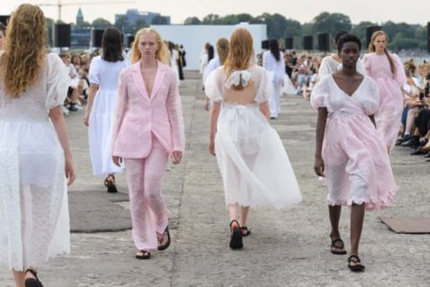 ファッション・ショーに異変。持続可能性を求める業界を巻き込んだ大改革