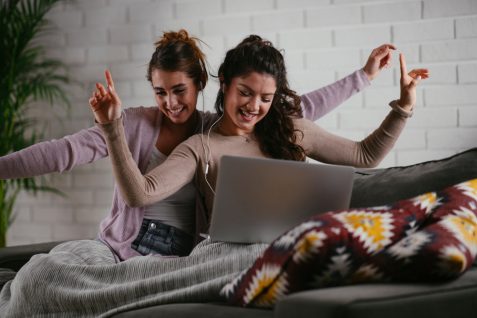 外出自粛でネット利用に起こった変化とは？ YouTubeは「元気がでる／楽しい系動画」が人気