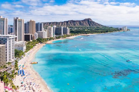 ワクチン普及で観光産業に吹く追い風、米バケーションレンタル需要は3月から2倍以上の増加