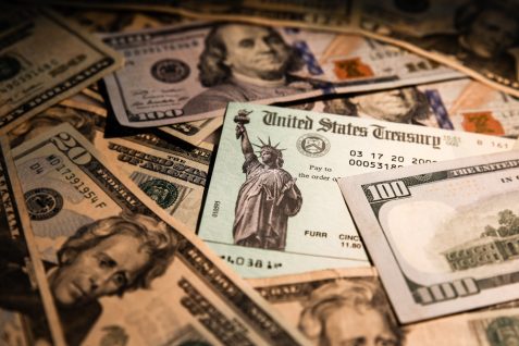 新卒給与、アメリカで史上最高水準へ。コロナ禍でも理系新卒給与900万円以上も