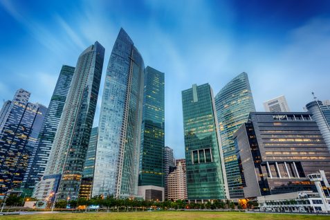 テック人材不足で新卒月収60万円も。GAFAMにも影響、給与水準に見るシンガポール労働市場の動向