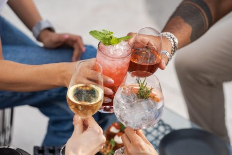 たばこの次は飲酒制限？ヨーロッパで広がるアルコールフリーへの動き　ボトルに健康警告ラベル導入も検討か