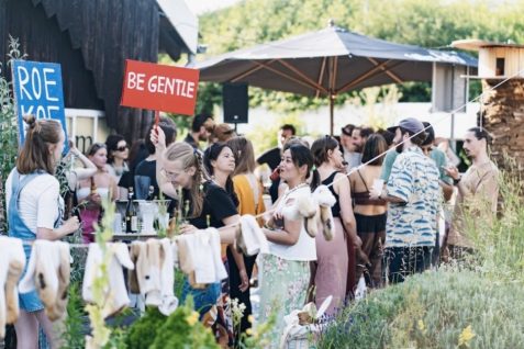 靴下で踊り倒すほどエコになる？アムステルダムの街角ディスコの秘密