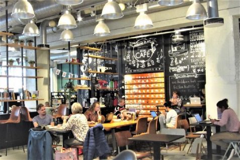 オランダに見る新しい図書館の役割　子どものプログラミング教室から高齢者のデジタルサポートまで