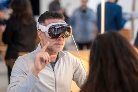 アップルVision Pro、1,000個以上のアプリが登場。OpenAIのCEOは絶賛もメタ・ザッカーバーグCEOは厳しい評価、リリース後の賛否さまざまな声