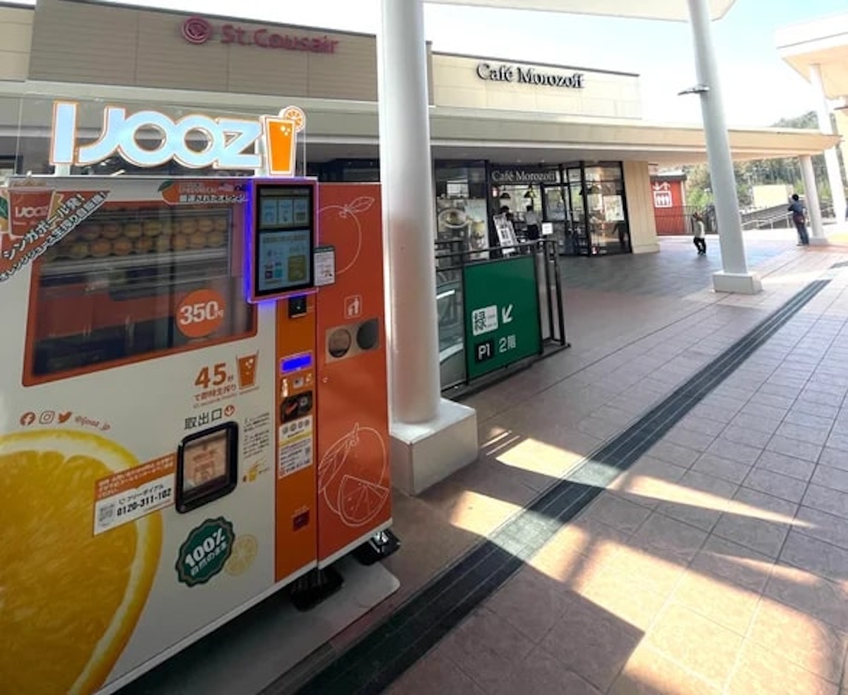 滋賀県初 三井アウトレットパーク 滋賀竜王に生搾りオレンジジュース