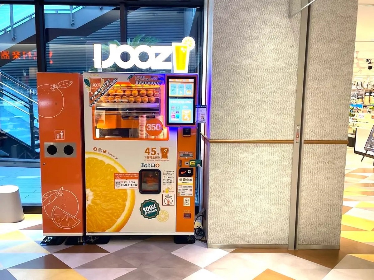 長崎県長崎市「アミュプラザ長崎」に生搾りオレンジジュース自販機「IJOOZ」登場 1杯に新鮮なオレンジ4個使用 | AMP[アンプ] -  ビジネスインスピレーションメディア