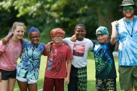 長引くインフレ、育児サービス施設不足で保育コスト高騰に悩む米国　夏休みの過ごし方にも影響