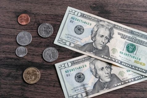 米国のZ世代、定期的に貯蓄しているのは15％のみ　米国若年層の金銭事情に迫る