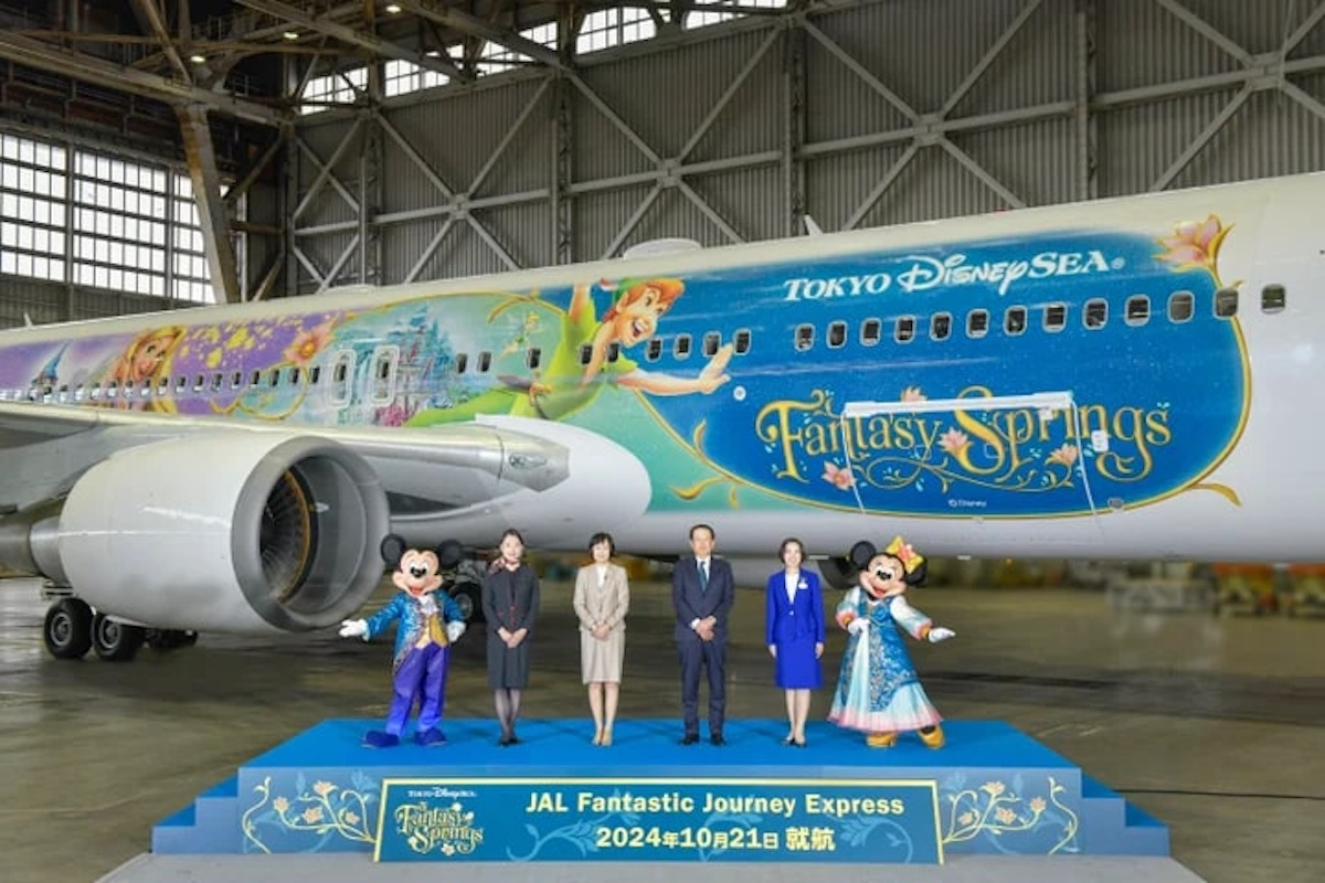 JAL、東京ディズニーシー「ファンタジースプリングス」をテーマにした
