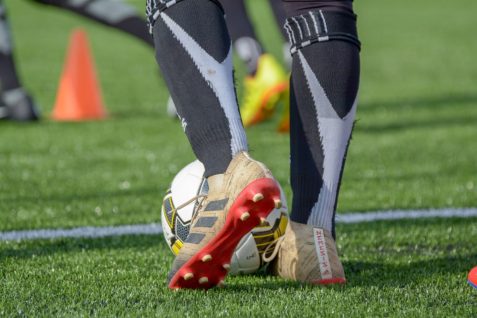 代表チームのサッカーユニフォームが穴だらけ？太平洋の島国が作った「消えゆく公式ウェア」が示すこと