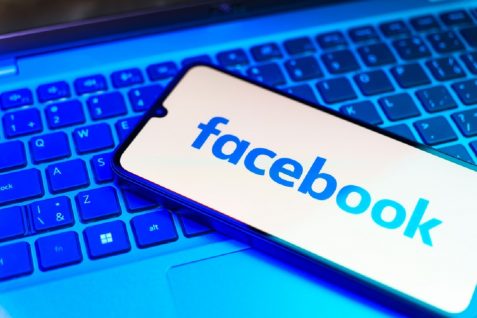 フェイスブックの広告収入が好調　背景にはAI広告自動化ツールの存在