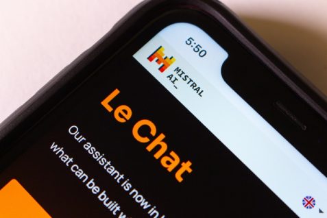 フランスMistral、中国DeepSeekに対抗しプライバシー重視の施策を次々展開