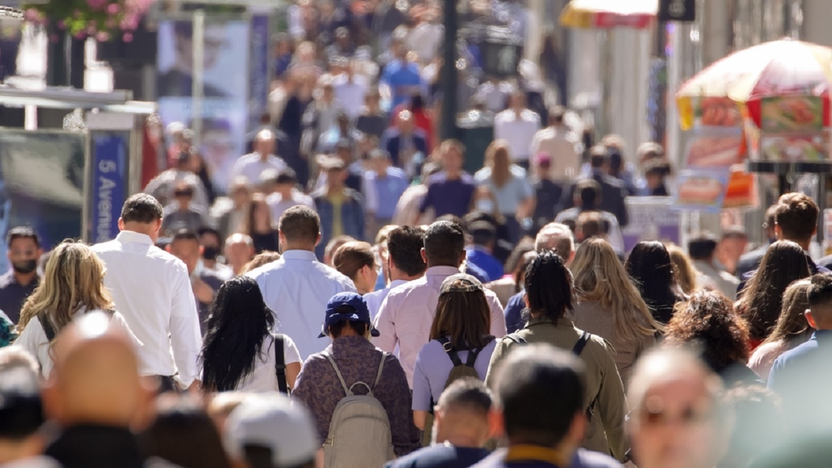 2025年世界幸福度ランキング。トップ10カ国の高順位の理由と、日本が低迷する理由とは | AMP[アンプ] -  人生の豊かさを生む瞬間を情報でつくりだす新世代向けビジネスメディア