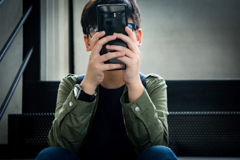 ネットの有害コンテンツから子供を守るには？Netflixの衝撃作『Adolescence』で議論が再燃