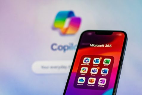 AIが「同僚」になる時代へ。マイクロソフトとグーグルが激突する主導権争いの行方