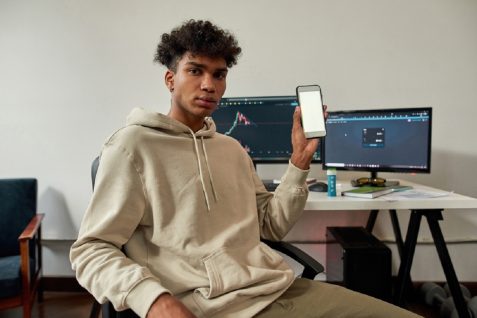 14歳で投資開始、15歳でビットコイン、18歳でTesla株購入――“ヤングZ世代”の次世代投資家たち