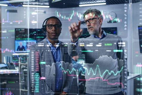 銀行の業務40％がAI化へ。「使わなければ生き残れない」金融業界の想定外な先行