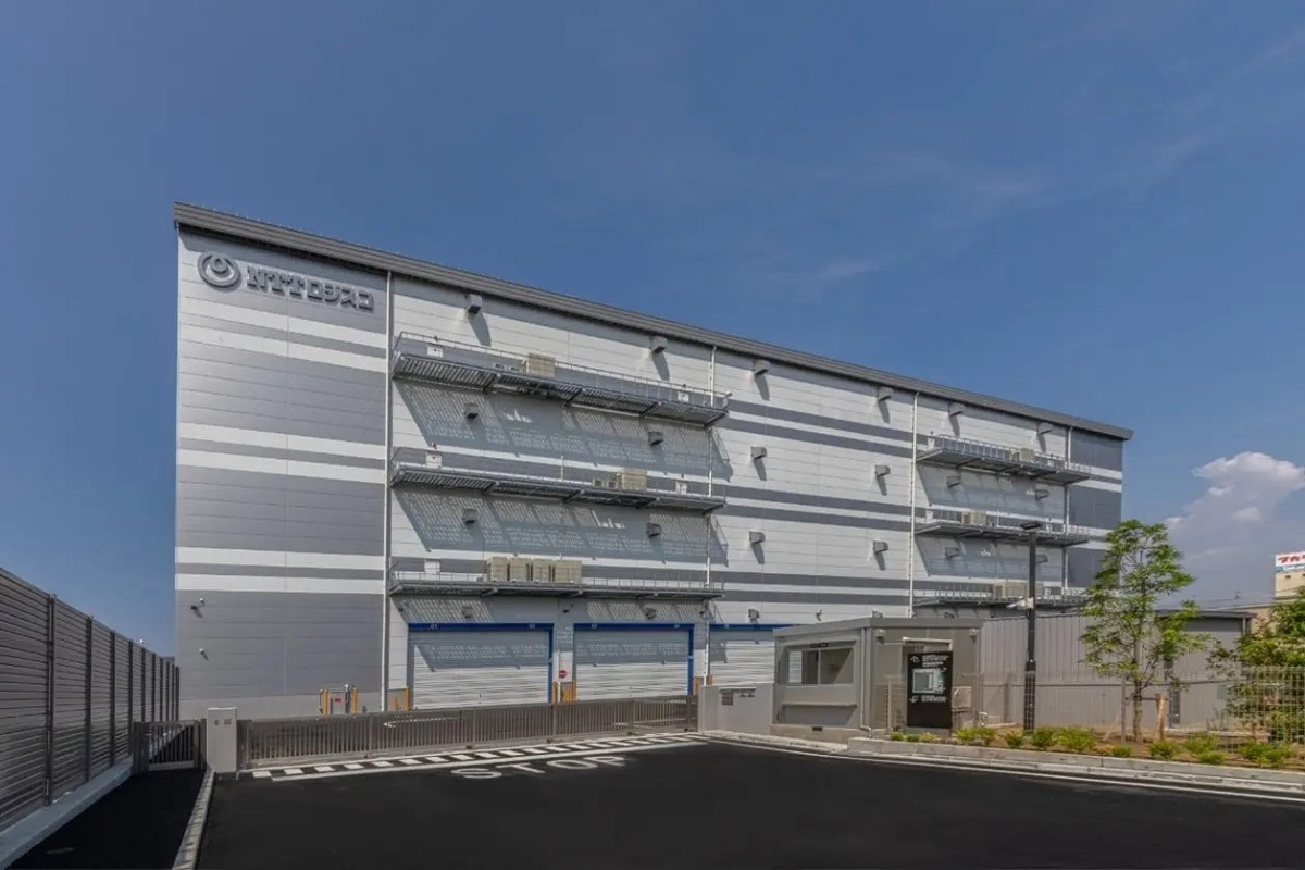 NTT都市開発、大阪府八尾市に同社初の物流施設が竣工 再エネ活用で環境