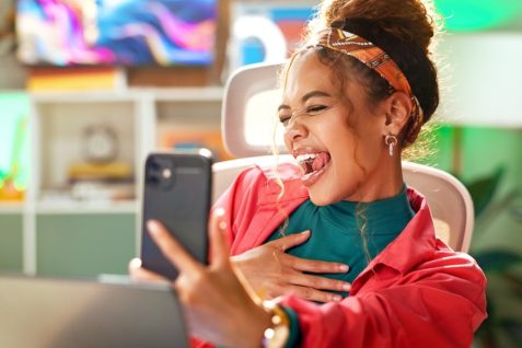 AIインフルエンサーは「味方」か「脅威」か　透明性とハイブリッド戦略で探る共存の道