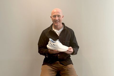 加齢社会で問い直される“履く”という動作。Kizikが示すハンズフリーシューズの可能性