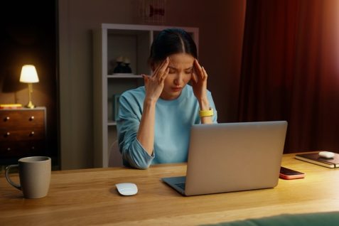 「ちゃんと働いてるのに、監視されている気がする」──AIは仕事を奪うより先に“働き方の自由”を奪うのか