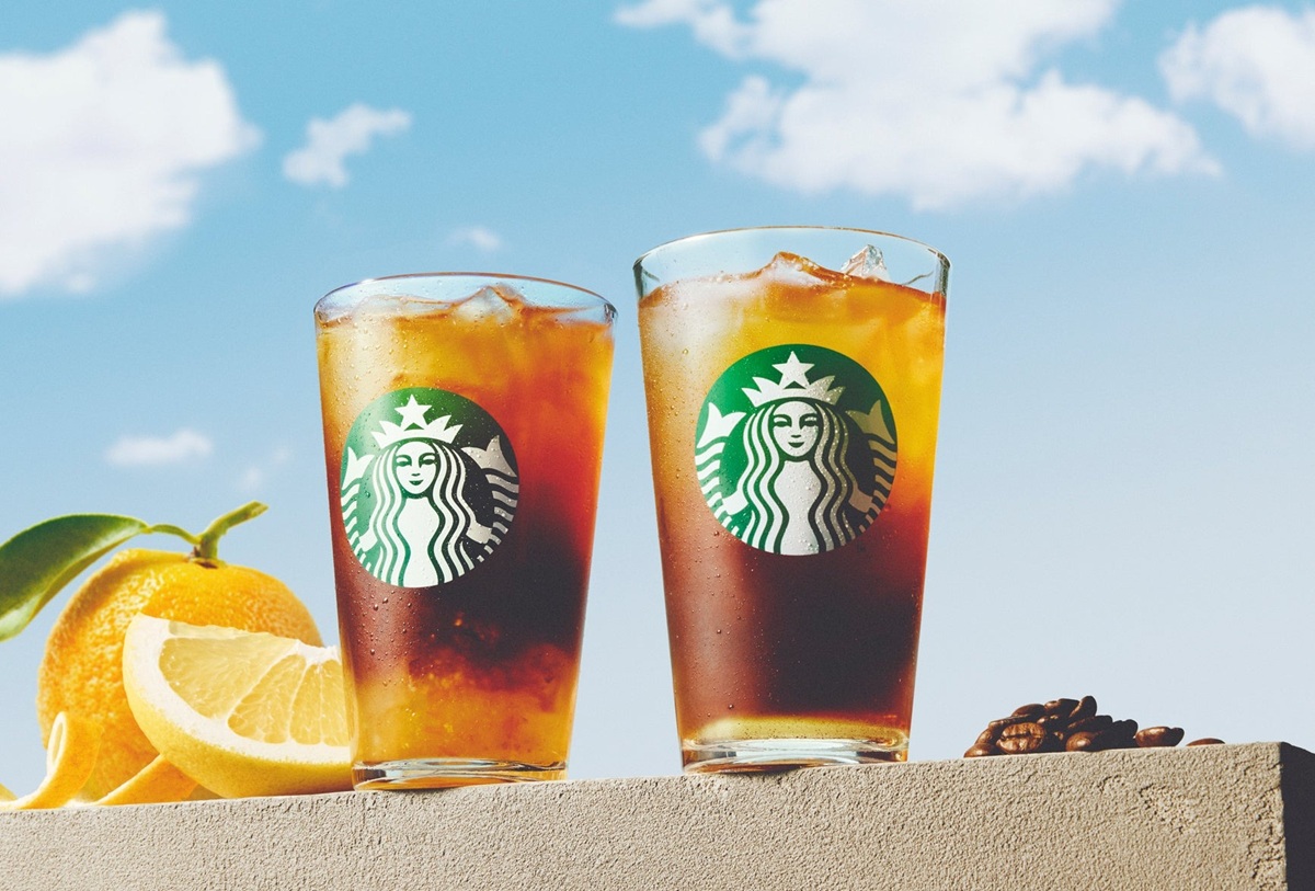 スターバックス、若者との共創で開発した新作「クリア コーヒー」2種を