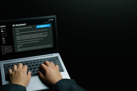 AIに頼るほど「共感力」が衰える？　WEFが指摘する、AI時代に必要な“人と向き合う力”とは